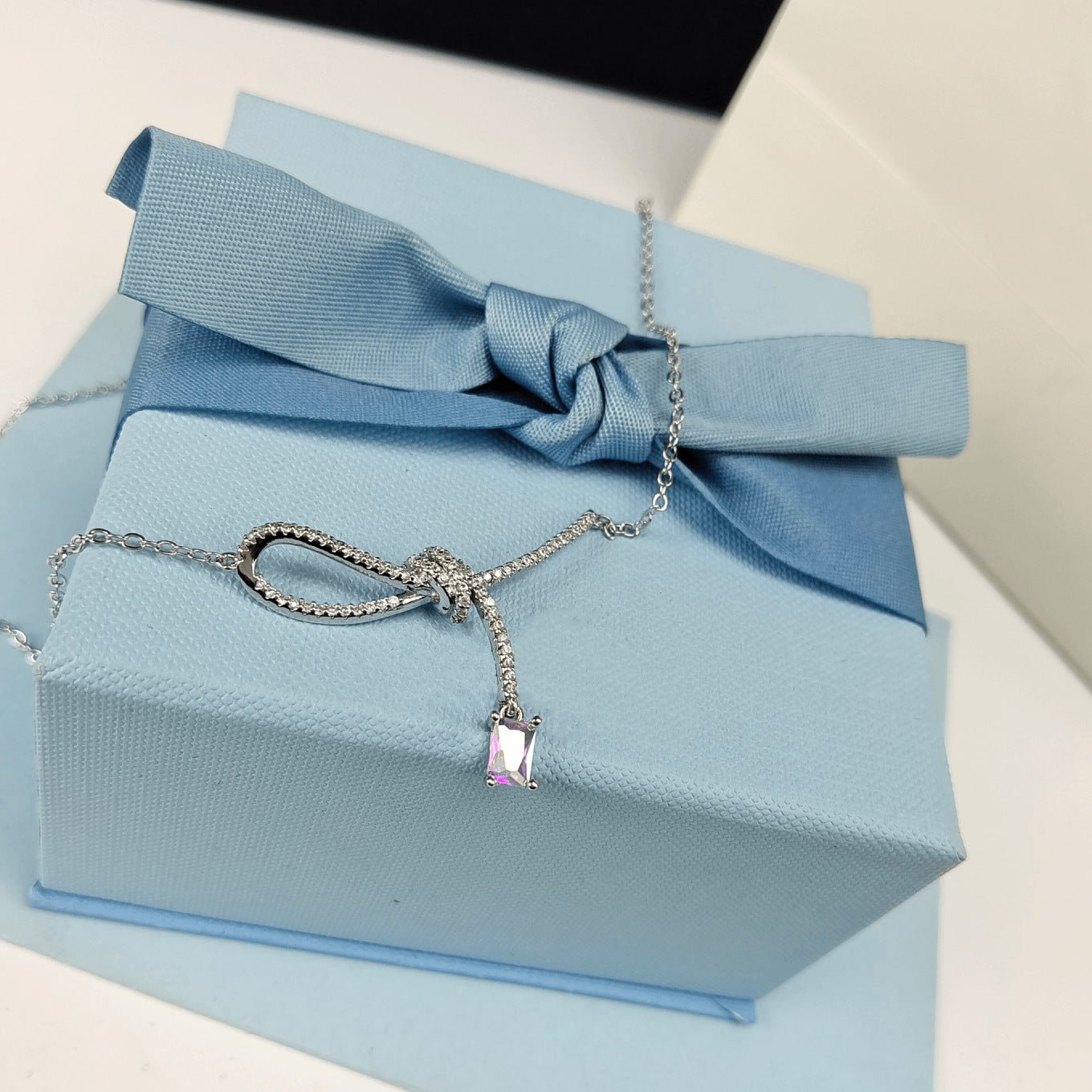 Aurora Small Sugar Cube Ribbon Knot Necklace Female Clavicle Chain Urban Sale