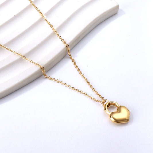 Stainless Steel Necklace Fashionable Golden Love Heart Urban Sale